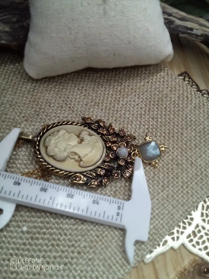 Collier camée pierre de labradorite et sélénite - photo numéro 3