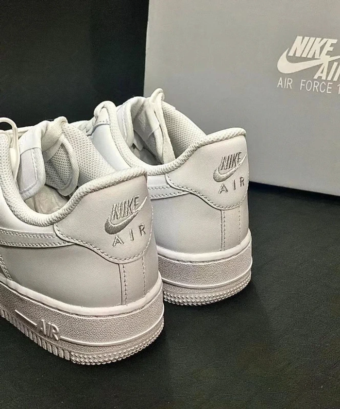Nike Air Force 1 '07 taille 39 - photo numéro 4