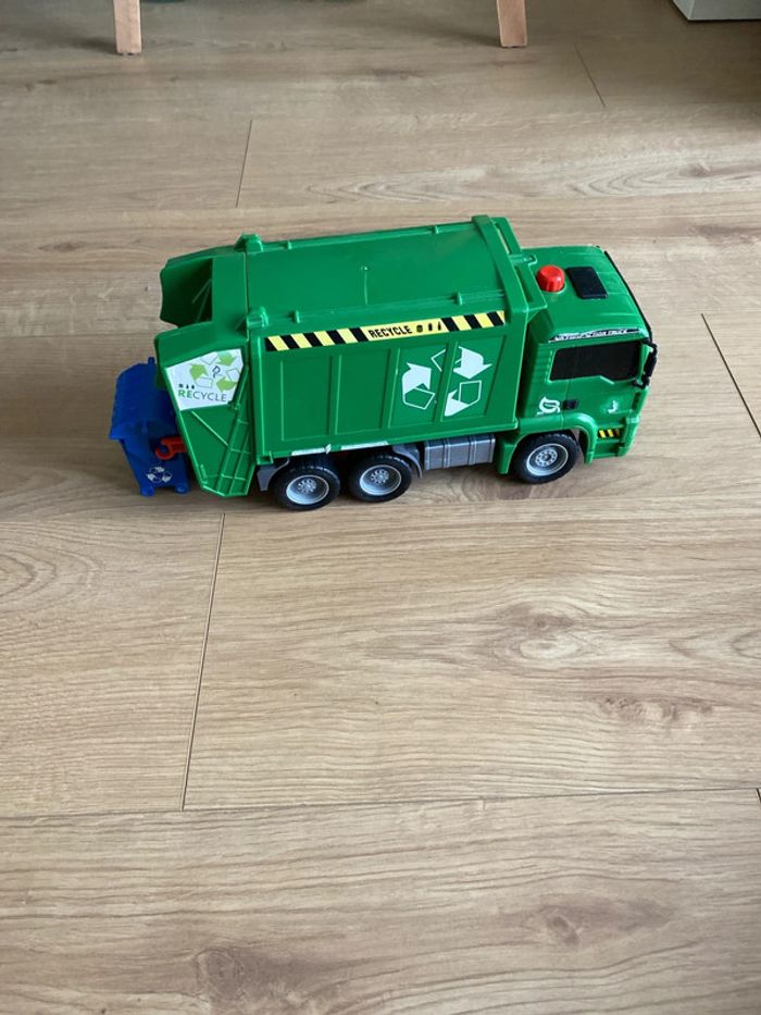 Camion poubelle - photo numéro 2