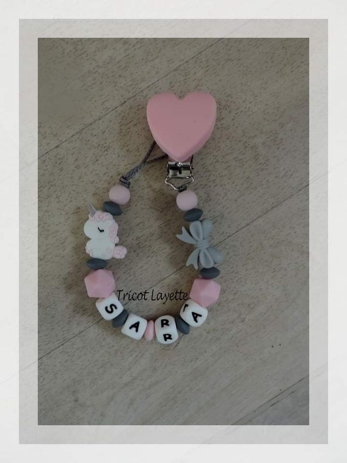 Attache tétine licorne