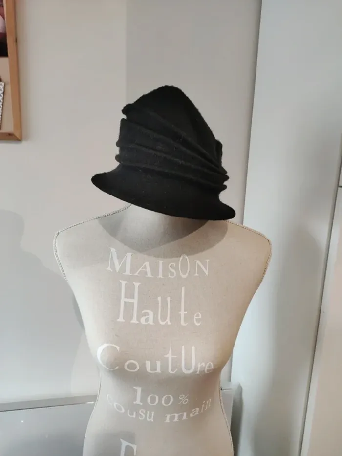 Bonnet/ chapeau souple noir - très bon état