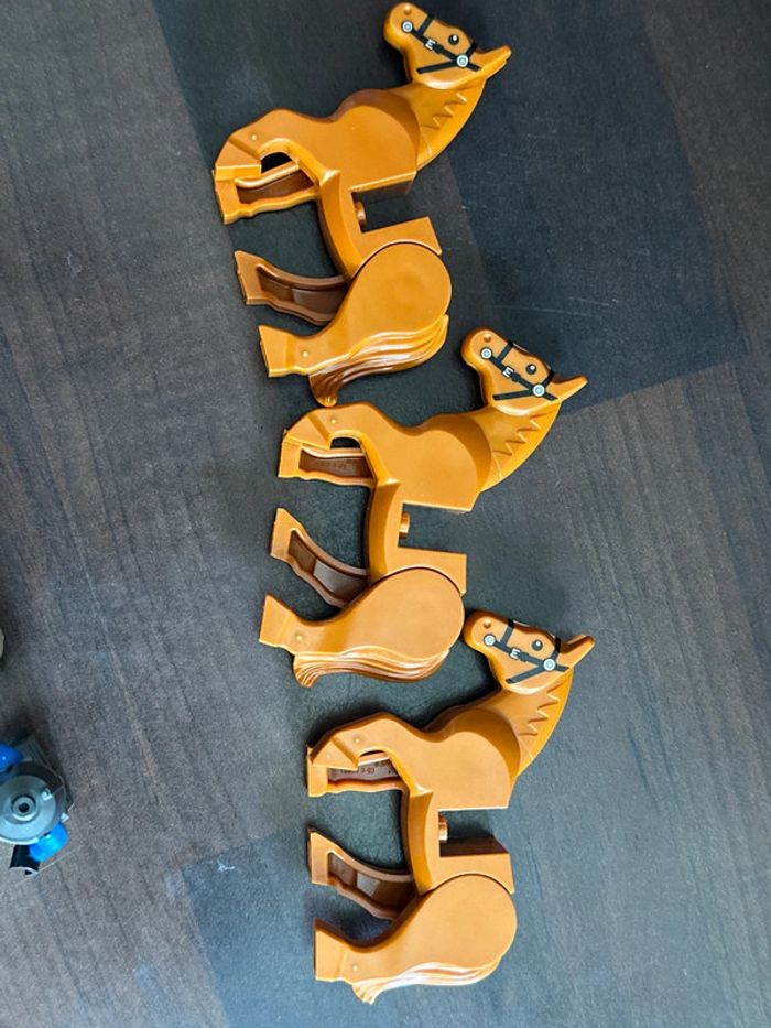 3 figurines Lego + cheval,arme et bouclier - photo numéro 8