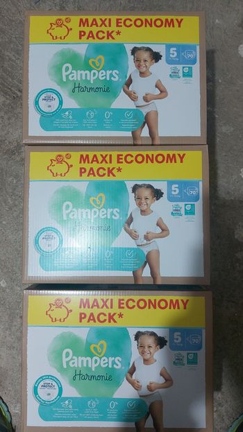 Couche pampers taille 5harmonie 70couche par carton soit 210couche pour 52euro