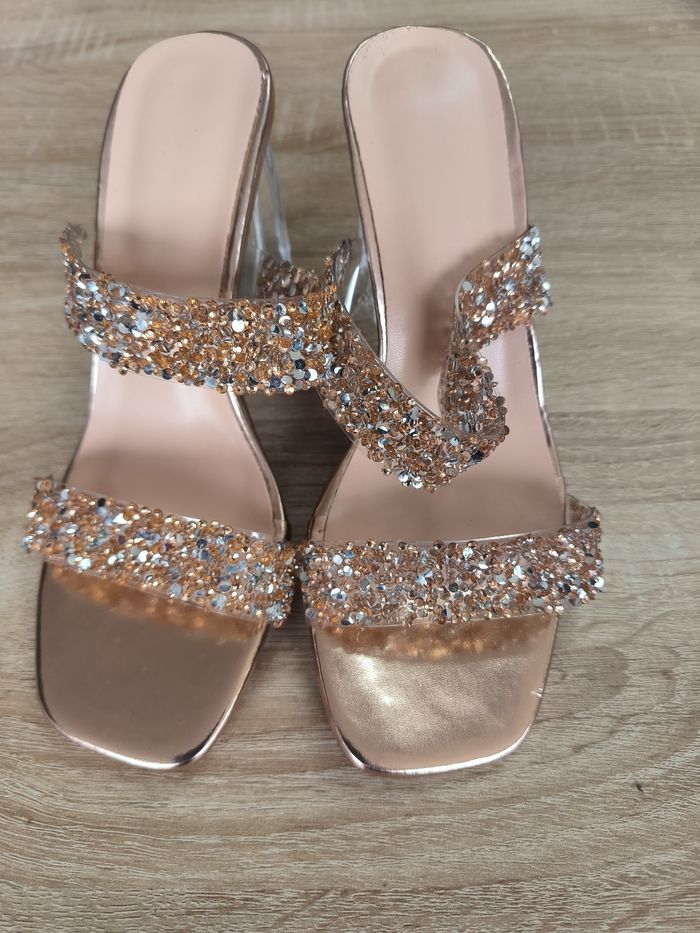 Sandales de soirée à talons transparents