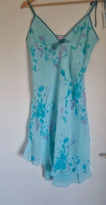 Nuisette bleue à fleurs