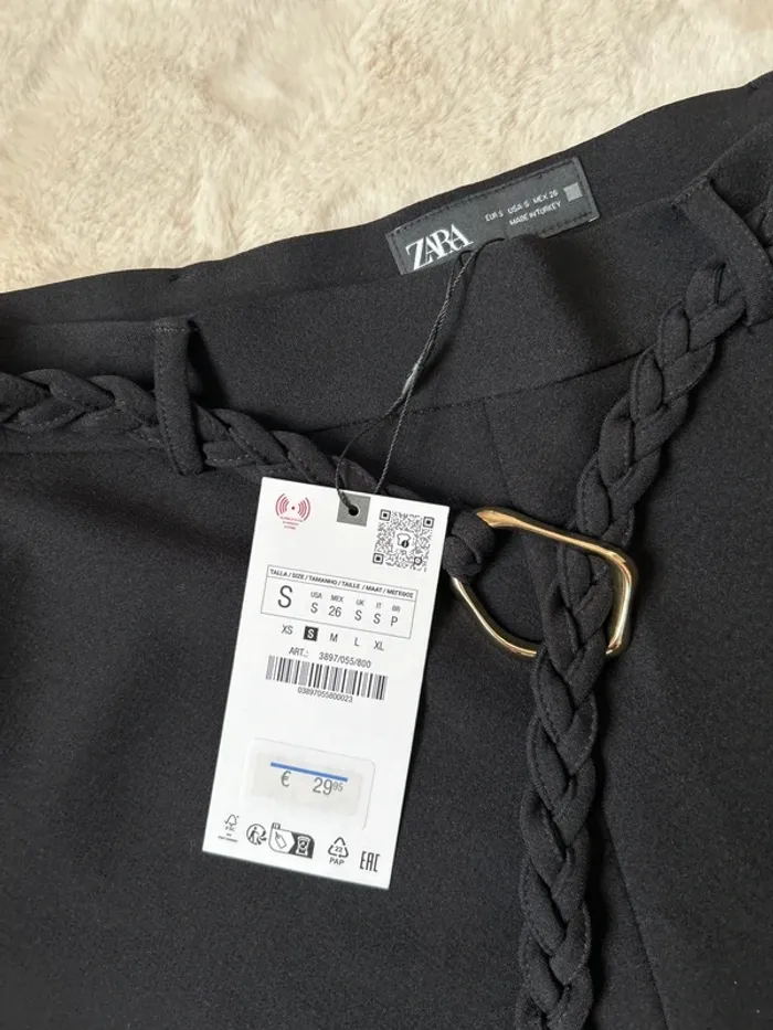 Jupe courte Zara neuve - photo numéro 2