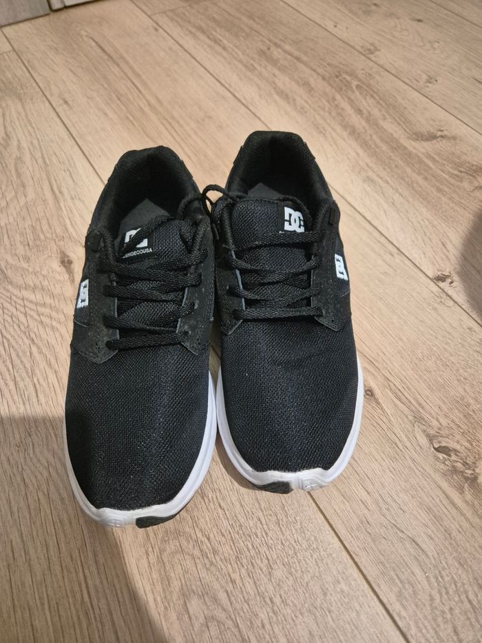 Paire DC Shoes en parfait état taille 40 - photo numéro 2