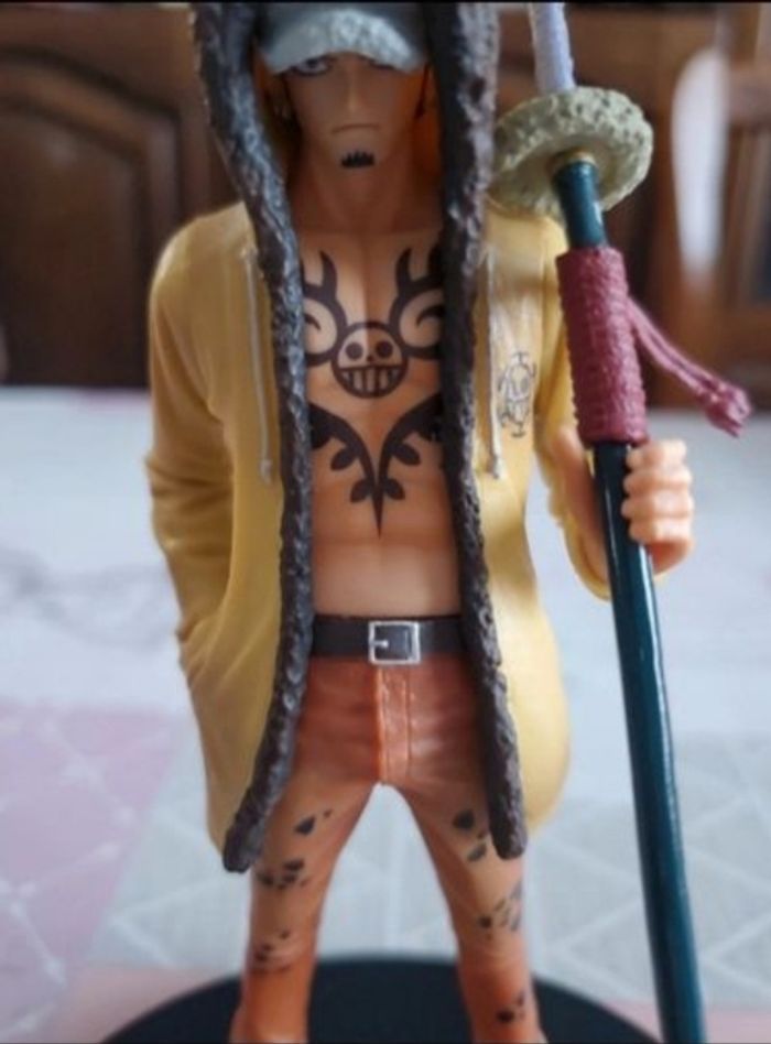 Figurine one piece trafalga law officielle - photo numéro 8