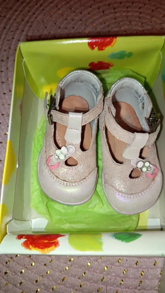 Chaussures neuves fille taille 18 - photo numéro 9
