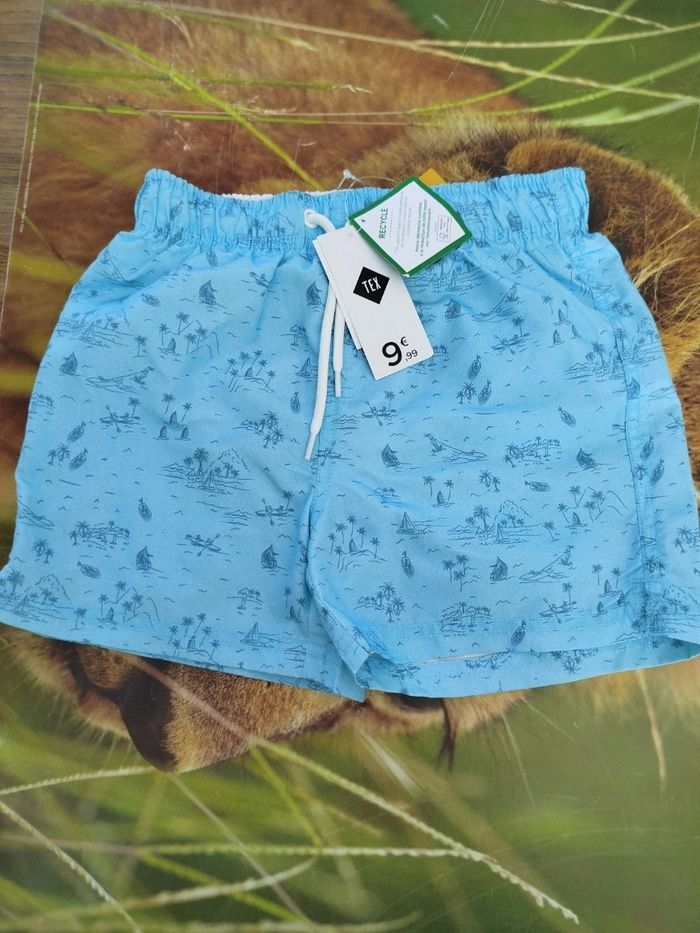 Short de bain 6ans neuf