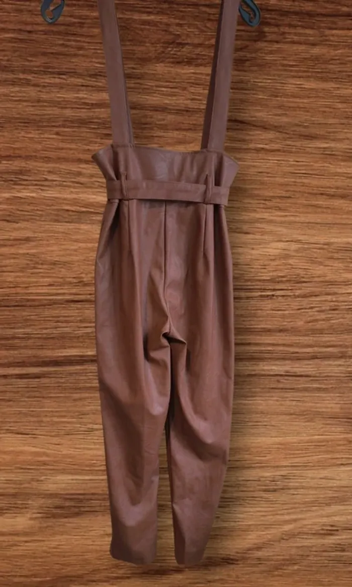 Pantalon taille haute à bretelles – effet cuir marron - photo numéro 3