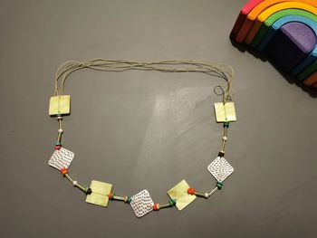 Collier fantaisie perles et simili coquillage