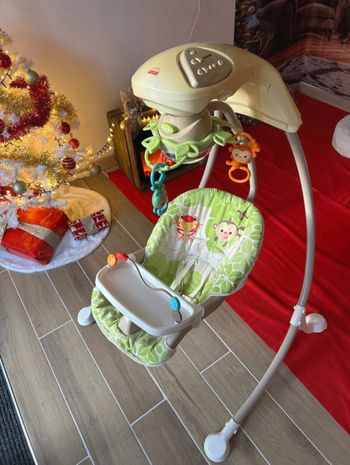 Balancelle électrique bébé Fisher-Price avec arche de jeux

