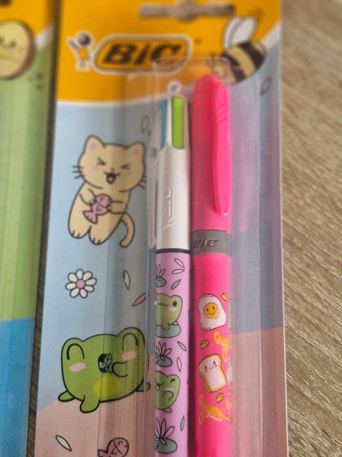 2 stylos 4 couleurs Bic et 2 surlig’eurs - photo numéro 3