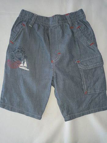 Short à rayures