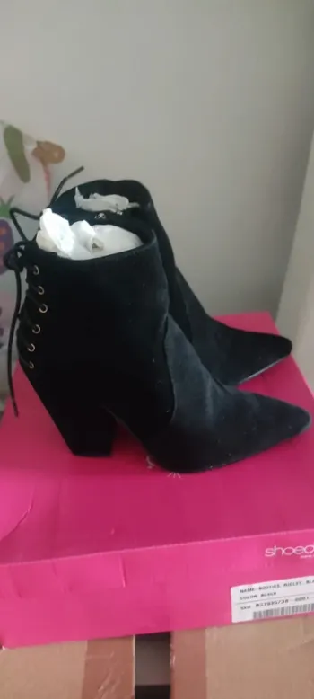 Shoedazzle bottines talons en velours taille 39