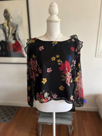 Blouse fleurie chic neuve avec étiquette