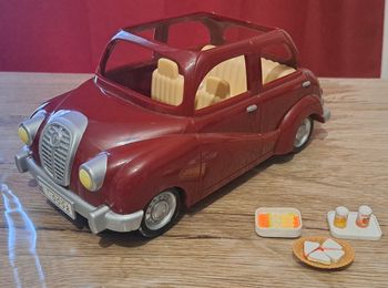 Sylvanians Families la voiture rouge Family Saloon Car