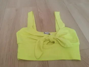Haut jaune