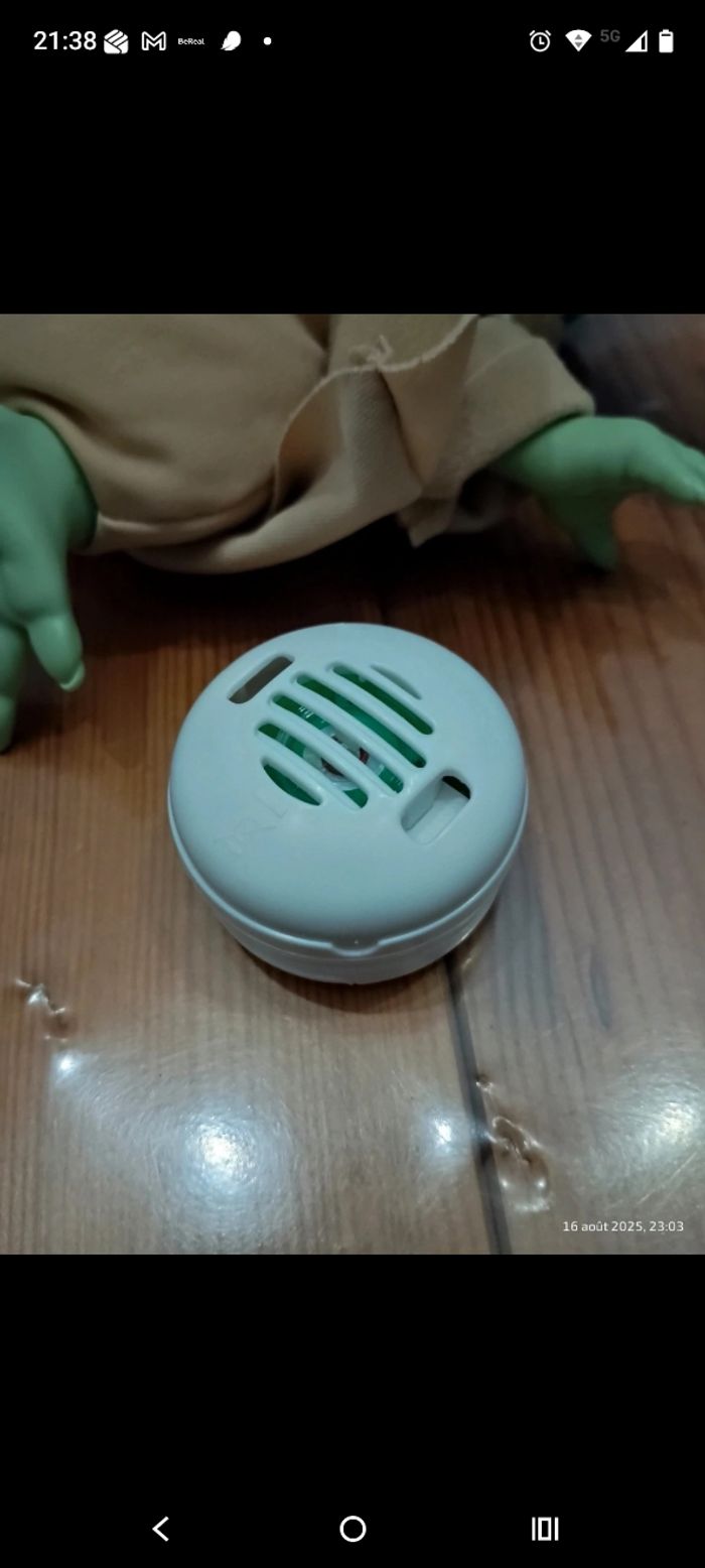 Star Wars The Mandalorian - Figurine Electronique The Child Bébé Yoda de 20 cm - photo numéro 4