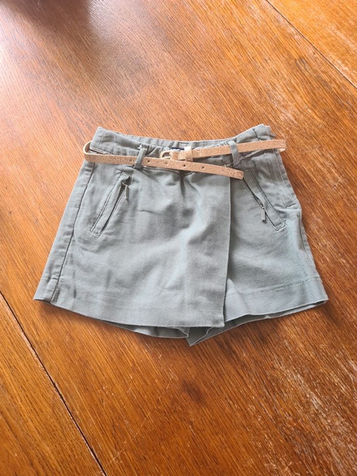 Jupe short 5 ans okaidi vert kaki avec ceinture dorée