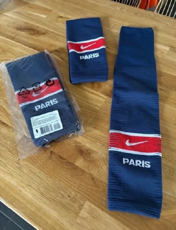 paire de chaussettes coupées bleu psg nike football