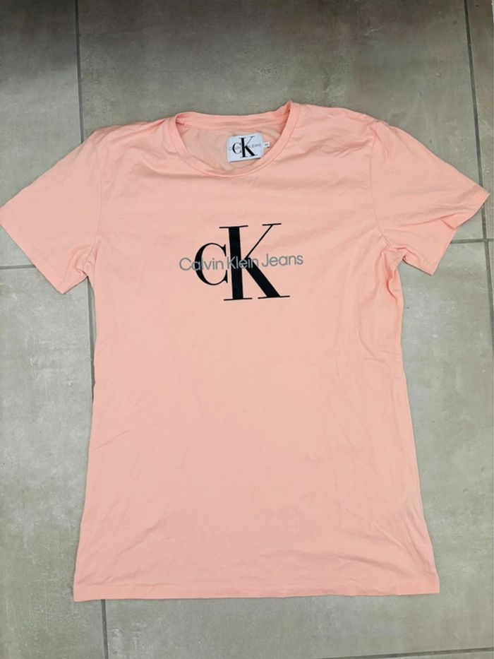 T-shirt femme Calvin Klein Jeans rose neuf