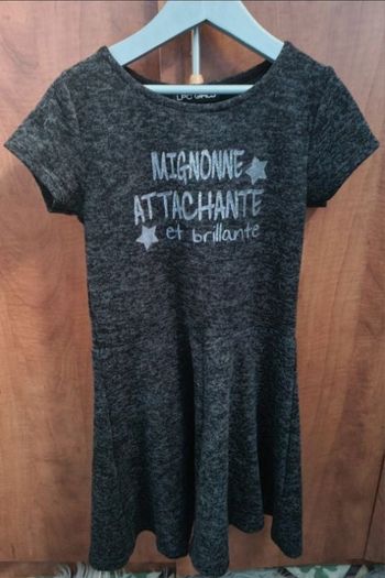 Robe très mignonne taille 10 ans