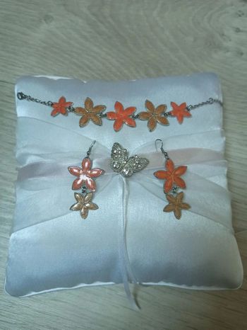 Ensemble boucles d'oreilles et bracelet