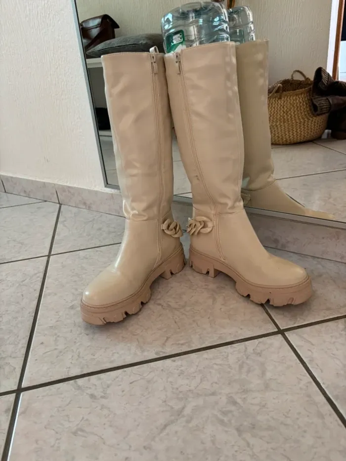 Très belle paire de botte 38 comme neuve - photo numéro 2