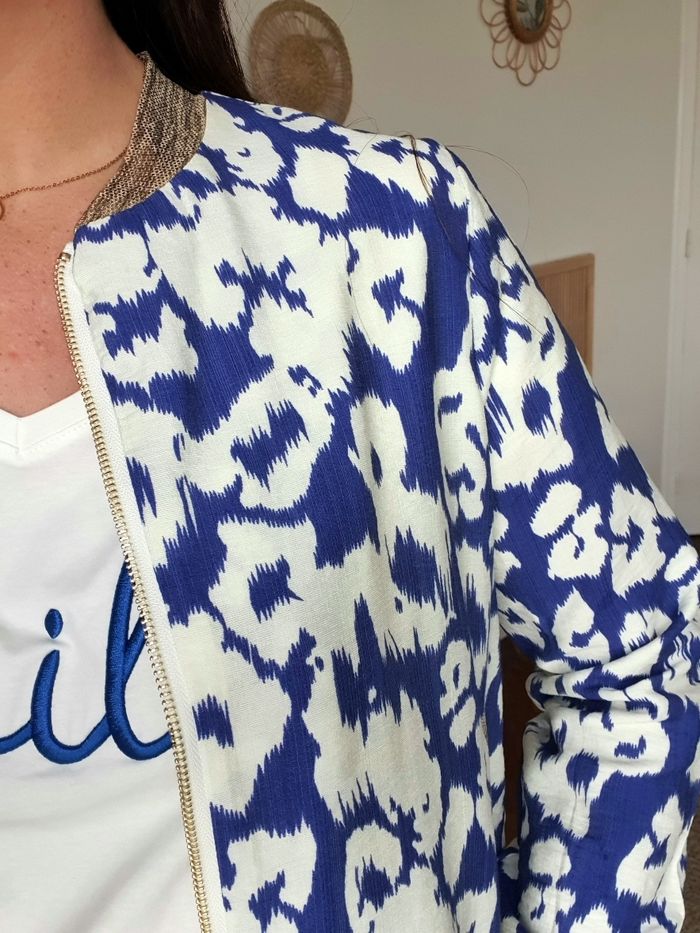 Bomber Orléans bleu/blanc détails dorés Taille M - photo numéro 5