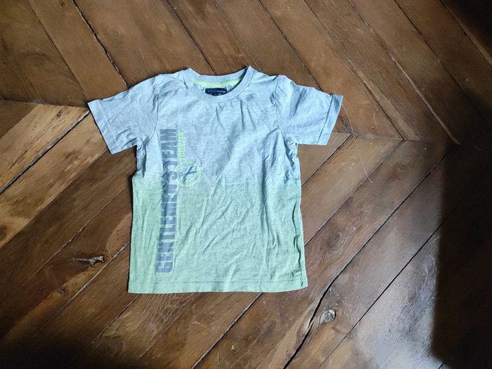 T-shirt garçon taille 6 ans.