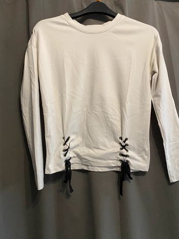 Haut blanc à lacet