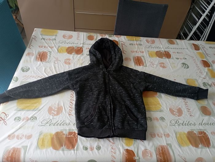 Gilet zippé à capuche gris manches longues Primark 7/8 ans 3€