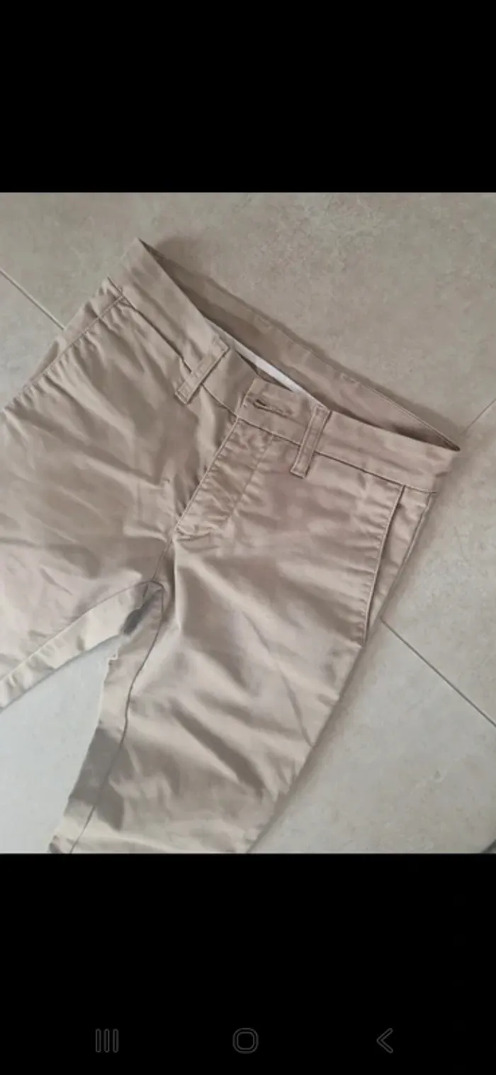 Chino beige carhartt beige taille xs Très bon étatChino beige carhartt beige taille xs Très bon état - photo numéro 4