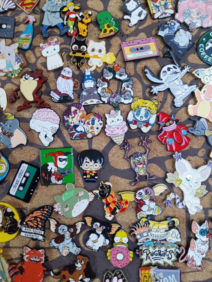 Pins 5€ piece, ghibli, disney, etc fantasy - photo numéro 2