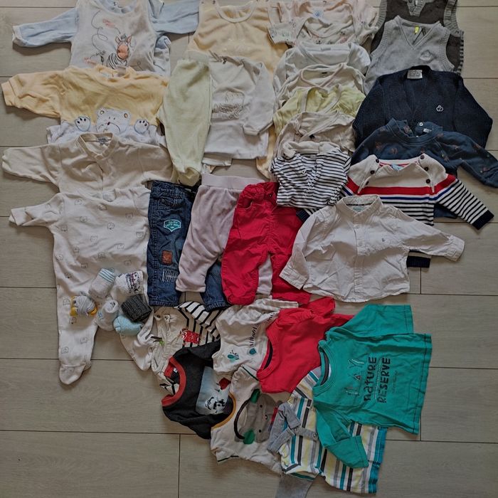 Lot vêtements variés 30 pièces 6 mois