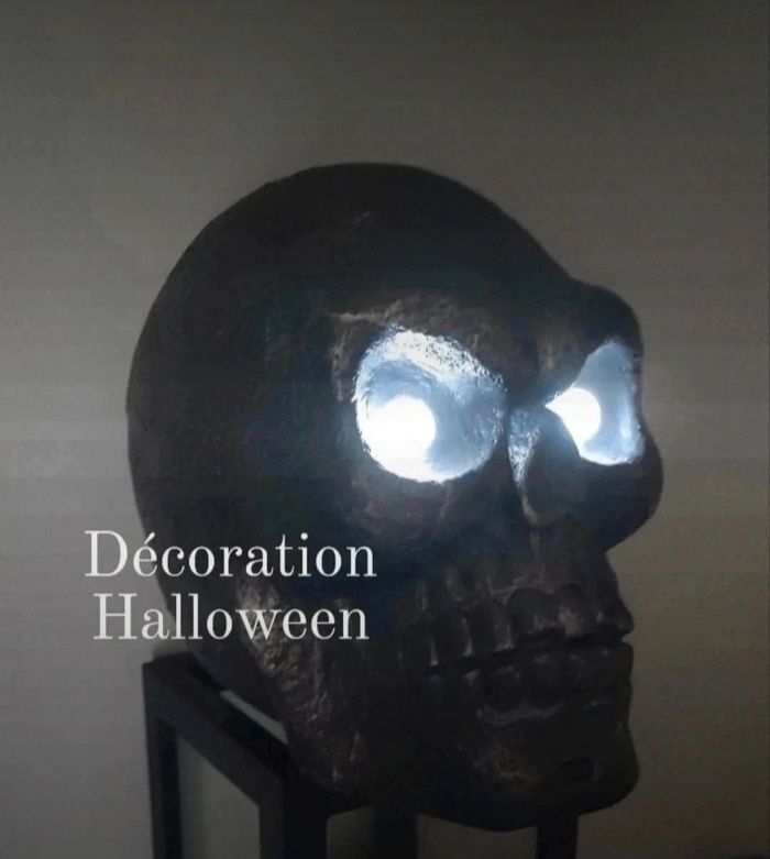 Décoration Halloween crane avec son et lumière (30 cm) - photo numéro 2