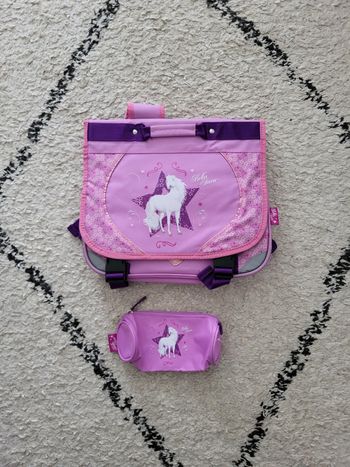 Beau cartable + trousse neuf 🌷 