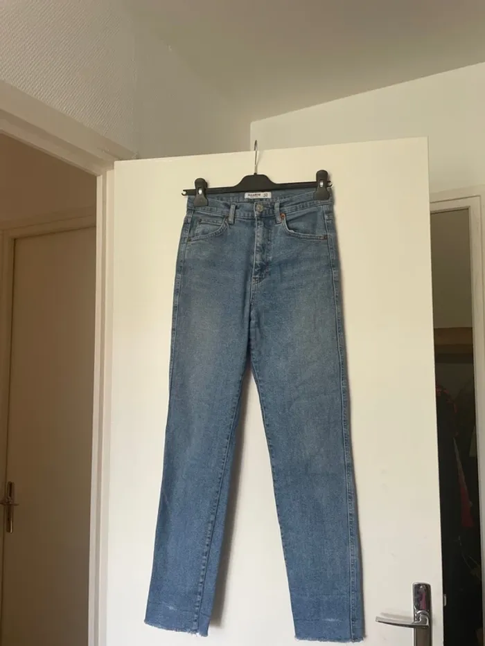 Jean bleu Pull&Bear - photo numéro 3
