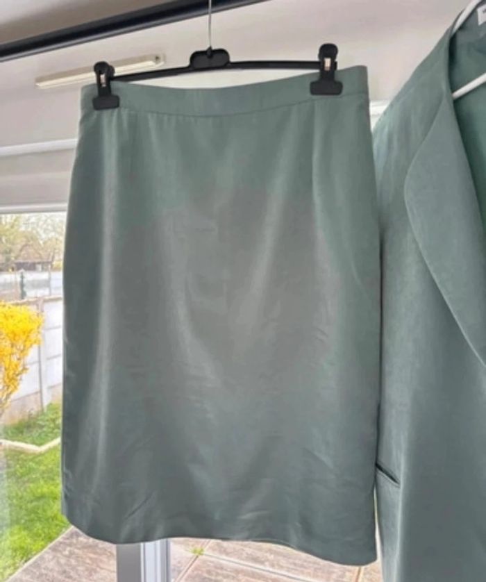 Ensemble tailleur jupe et veste - photo numéro 2