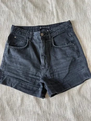 Short en jeans taille haute  Zara taille 38 gris noir