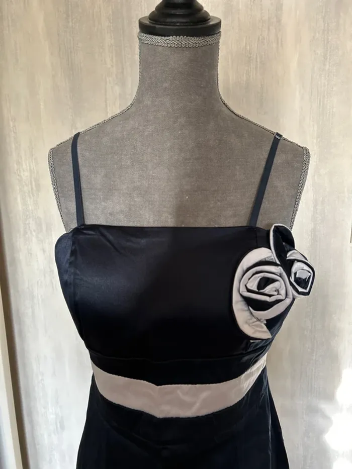 Robe satinée bleu - photo numéro 2