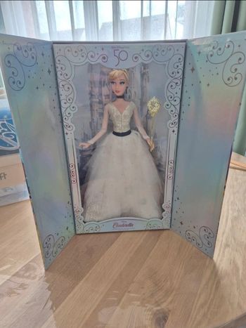 Poupée en edition limitée cendrillon 