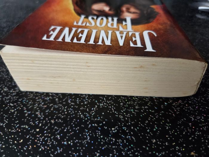 Livre de poche le monde de la chasseuse de la nuit tome 2 - photo numéro 6