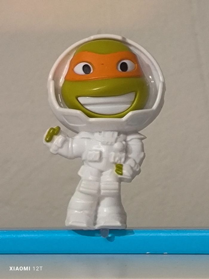McDonald's figurine tortue ninja Michelangelo en apesanteur 2016