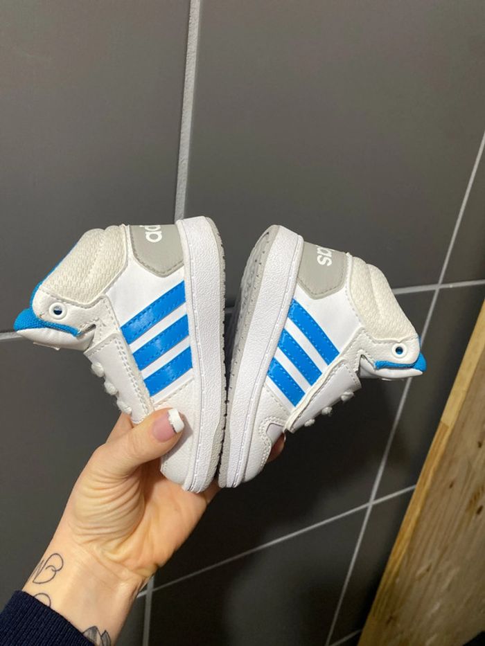 Basket adidas taille 20 neuve - photo numéro 4