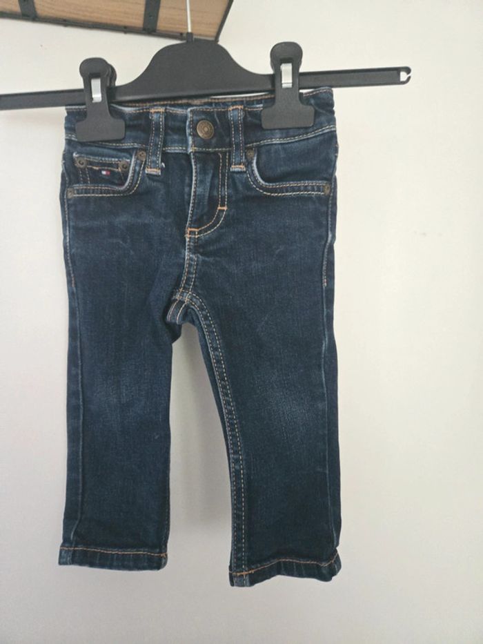 Ensemble Gilet et Jean / Gemo et Tommy Hilfiger 12 mois 👦 - photo numéro 5