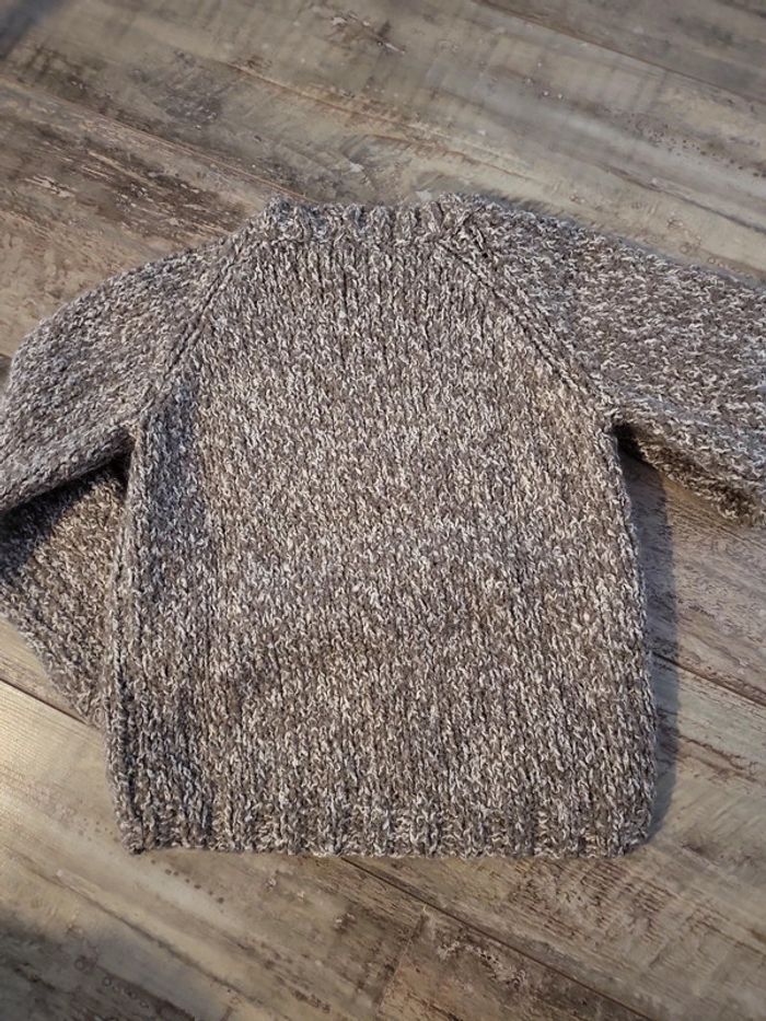 Pull fait main garçon 5 ans très bon état - photo numéro 2