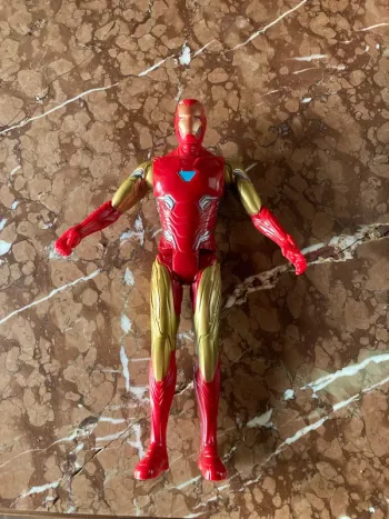 Figurine iron man